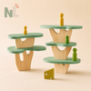 Jeu d’Équilibre Village en Bois – Maisons, Arbres et Personnages
